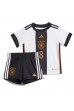Tyskland Leon Goretzka #8 Babyklær Hjemme Fotballdrakt til barn VM 2022 Korte ermer (+ Korte bukser)